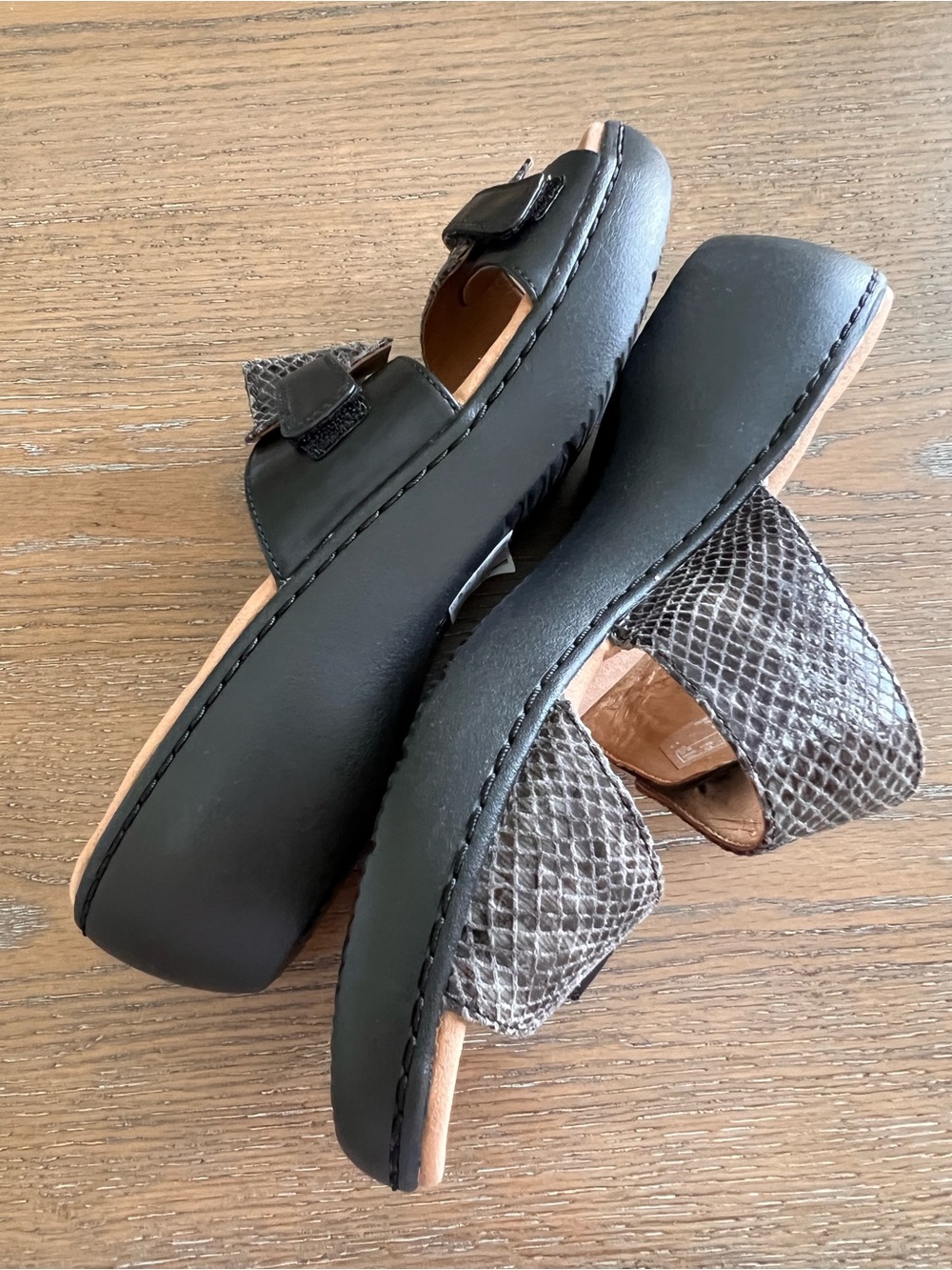 Clarks Charcoal Grey Snake-Print Double-Strap Slide Sandals Size 11 - Picture 5 of 8